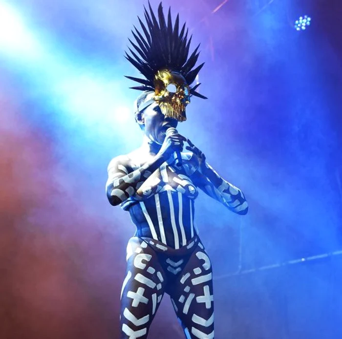 Grace Jones a cântat goală pe scenă