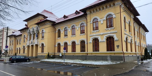 colegiulromanvoda primariaroman jpg