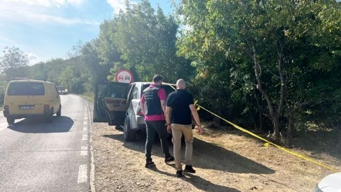 Mașina profesorului a fost găsită la marginea pădurii FOTO botosaneanul.ro