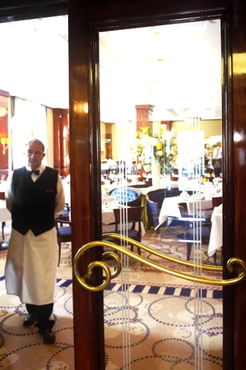Intrarea în restaurant