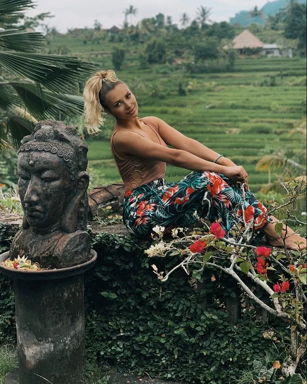 4 lora si ionut ghenu izolati in bali 3 jpg jpeg