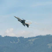 avion f 16 unsplash jpg