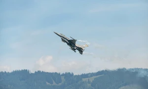 avion f 16 unsplash jpg