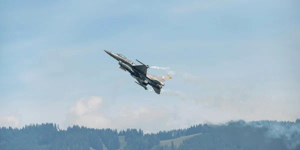 avion f 16 unsplash jpg