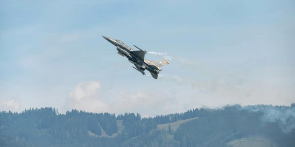 avion f 16 unsplash jpg