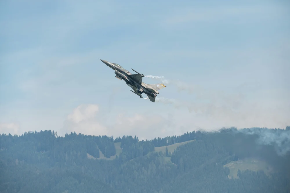 Tensiuni la cote maxime: Iranul susține că a lovit un avion israelian F-16, în timp ce Tel Avivul neagă orice daună