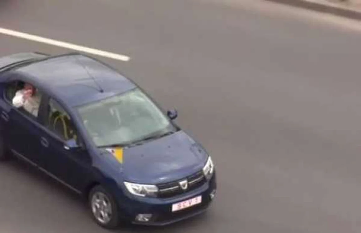 Dacia cu care a circulat Papa în România