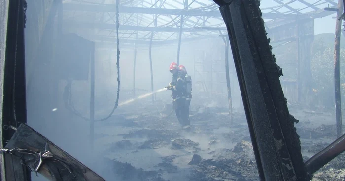 Incendiul a fost stins de pompieri