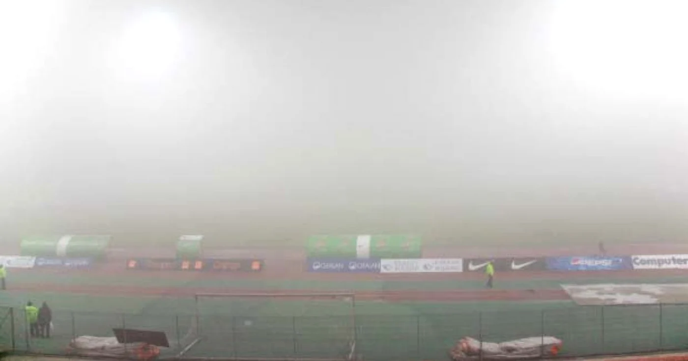 Stadionul Dinamo, şi la propriu, scufundat în ceaţă  