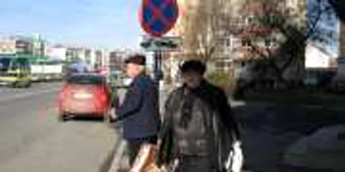 Locatarii din zona Han vor să locuri de parcare 