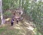 Exploratori de la un club local al Cercetaşilor României pe „Drumul călugărului” - pe potecile din Munţii Vâlcii Foto Adevărul