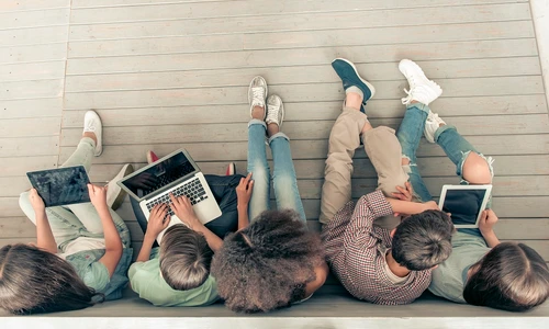 adolescenti la pc shutterstock 439292719 ok jpg