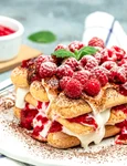 Tiramisu zmeura  Sursa foto shutterstock 2182079587 jpg