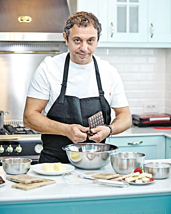 Chef Sorin Bontea face reclamă la ciocolată pentru gătit