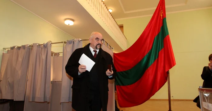 Igor Smirnov a votat la „palatul republicii“. Foto de Eduard Bâzgu