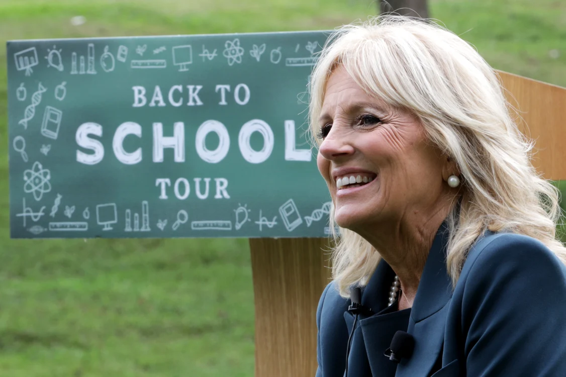 Jill Biden promite că va continua să predea dacă soțul ei va câștiga alegerile din 3 noiembrie