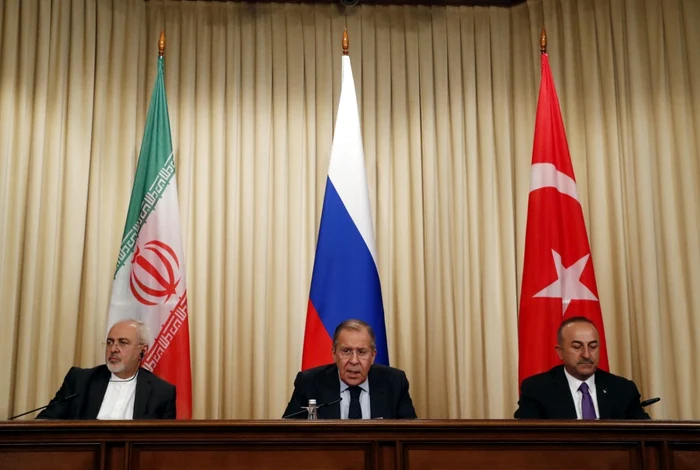 Summit la Moscova pe tema Siriei la prezidiu  Javad Zarif Sergei Lavrov Mevlut Cavusoglu FOTO EPA-EFE / Sergei Chirikov