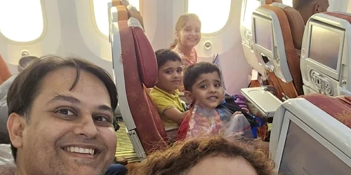 O familie a făcut un selfie în avionul prăbusit în India Foto X jpg