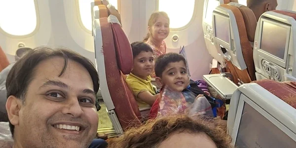 O familie a făcut un selfie în avionul prăbusit în India Foto X jpg