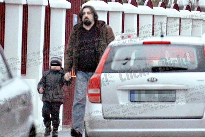 Mădălina Manole  are pus pe  mormânt  un brăduţ  adus de părinţi