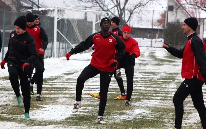 Jucătorii lui Dinamo la antrenamentul dinaintea patidei cu CSMS Iaşi FOTO Mediafax