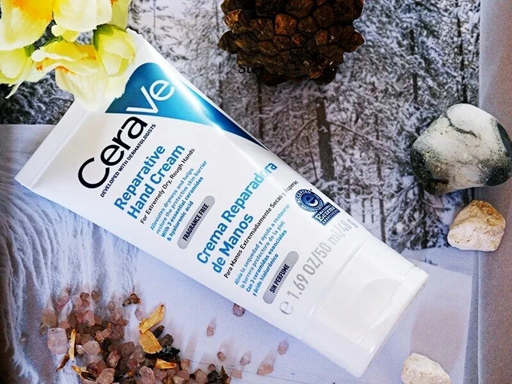CeraVe Reparative - cremă de mâini pentru piele uscată și sensibilă Foto Beautiful with brains