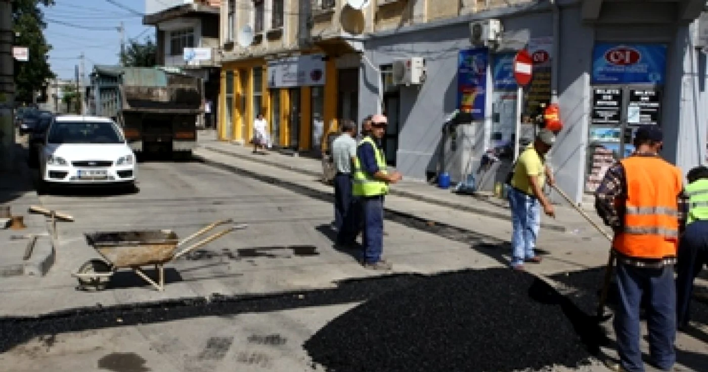 Galaţi: Asfaltare în dorul lelii