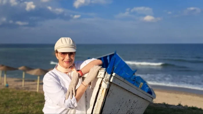 Angela Similea la mare PNG