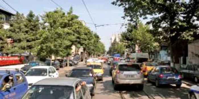 VIDEO Românul s-a născut şofer