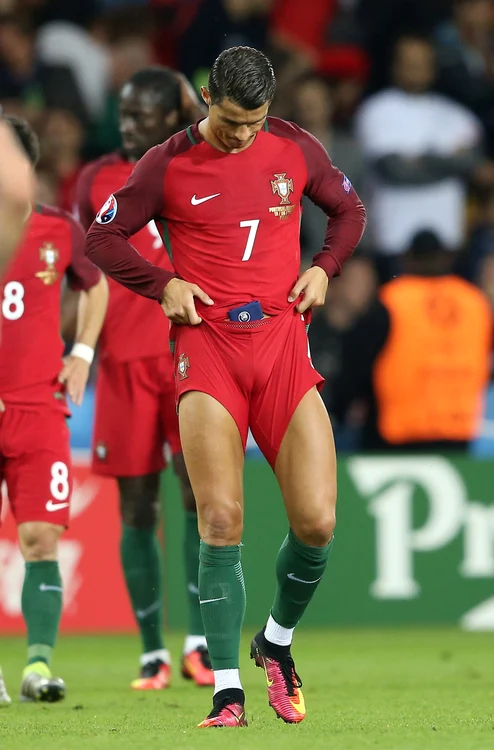 Cristiano Ronaldo a tras mult prea tare de șort, oferind un spectacol vizual doamnelor și domnișoarelor din tribune