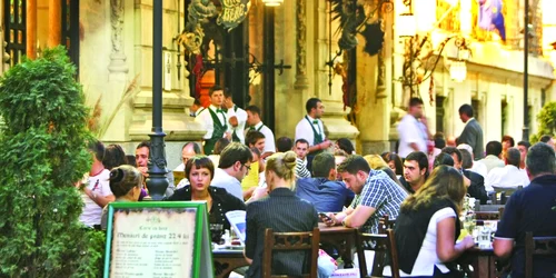 În fiecare seară terasele de pe Centrul Vechi sunt neîncăpătoare