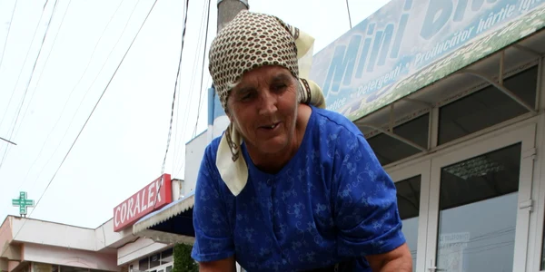 Craiova: Criza i-a scos la muncă pe bătrâni