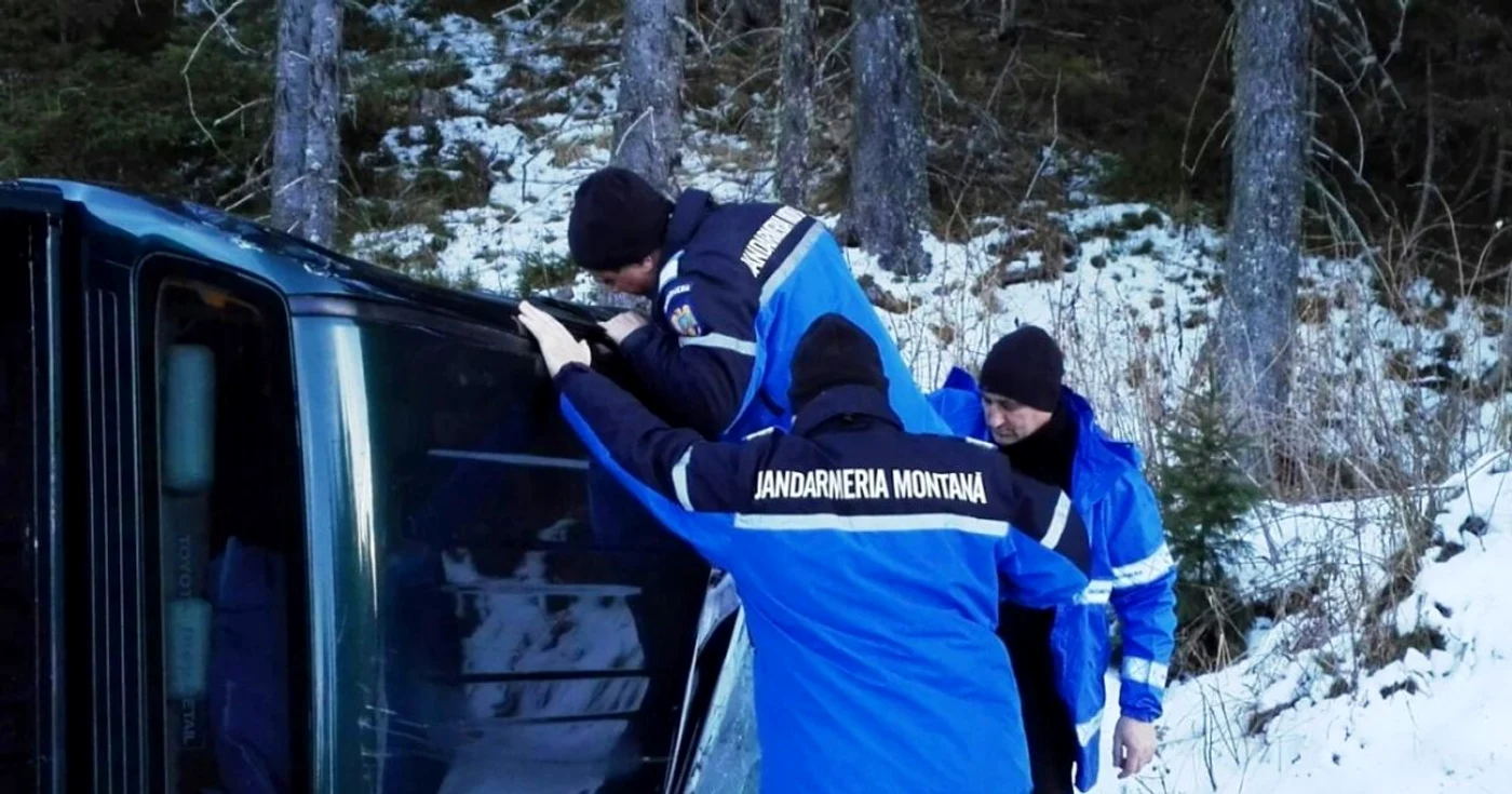 masina rasturnata bucegi