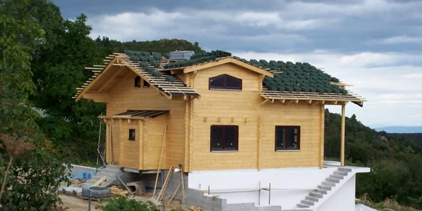 casa lemn lamelar foto ansonia.ro
