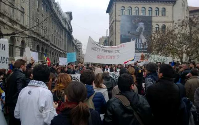 Studenţii au ieşit în stradă anul trecut, cerând 6% din PIB pentru educaţie   FOTO: Marian Iliescu/Adevărul