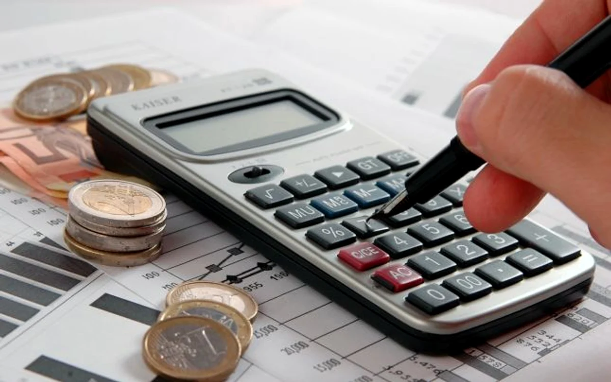 
    Când vine vorba despre vacanță, bancherii vă sfătuiesc să puneți toate costurile pe hârtie și să economisiți bani din timp  