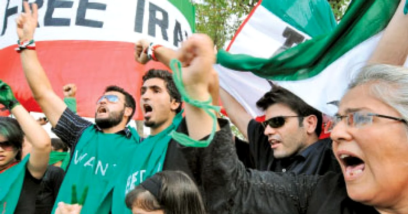 Iranienii nu renunţă  la proteste