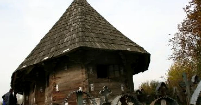 Râmnicu Vâlcea: O biserică în formă de navă e strămutată la Muzeul Satului (FOTO)