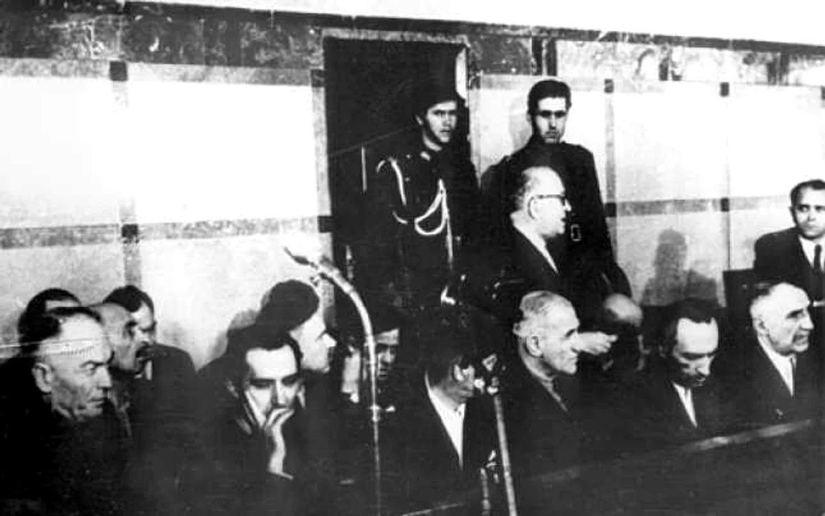 Procesul mareşalului Ion Antonescu (7-17 mai 1946). În urma aplicării sentinţei Tribunalului Poporului, au fost executaţi  pe 1 iunie 1946 Ion Antonescu, Mihai Antonescu, Constantin Vasiliu şi Gheorghe Alexianu, importanţi oameni de stat din timpul războiului.