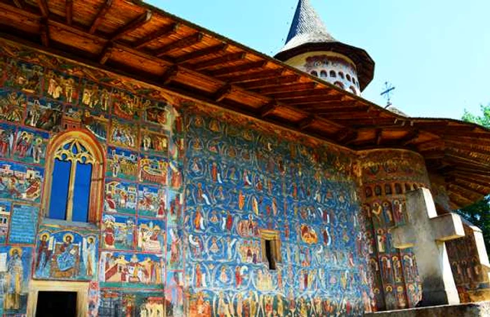 Mănăstirea Voroneţ. FOTO: holidayandtrips.com