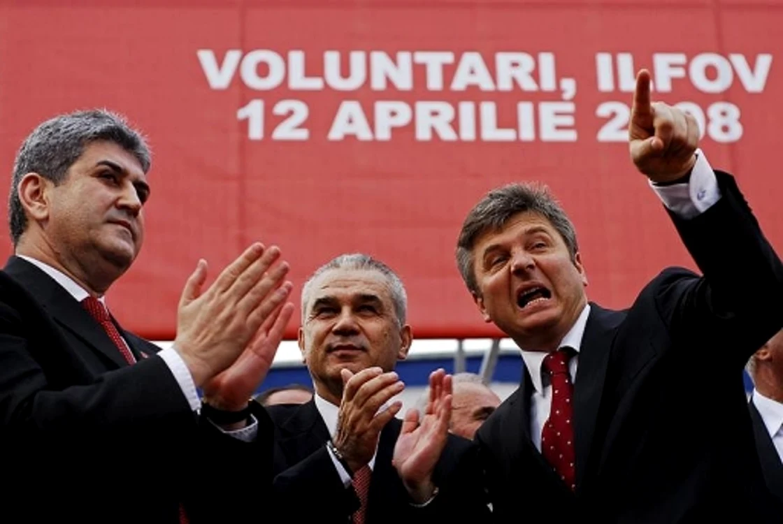 
    Pandele a trecut în tabăra lui Oprea în 2008, atunci când generalul a părăsit cu scandal PSD  