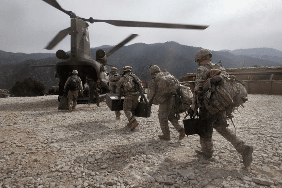 Cum a folosit Armata SUA platforma Discord pentru atragerea tinerilor spre cariera militară și riscurile scurgerii de informații secrete online