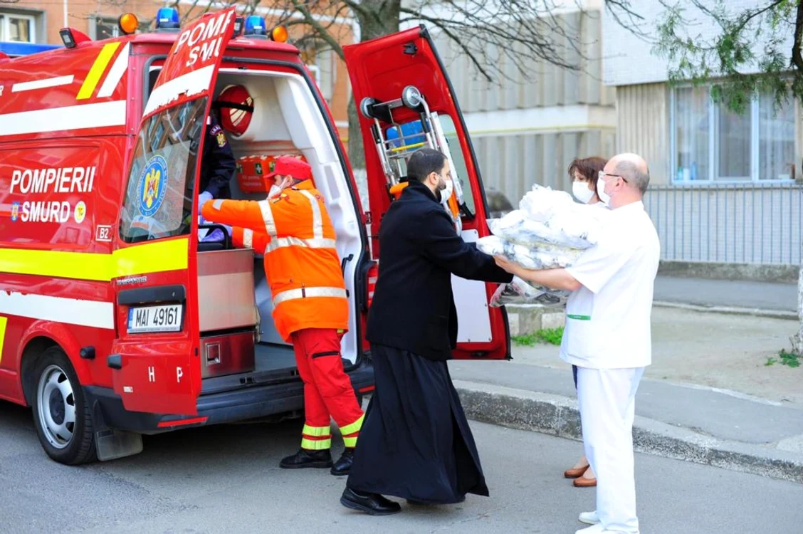 
    Preoții au donat echipamente medicale către spitaleFoto: impact.ro  