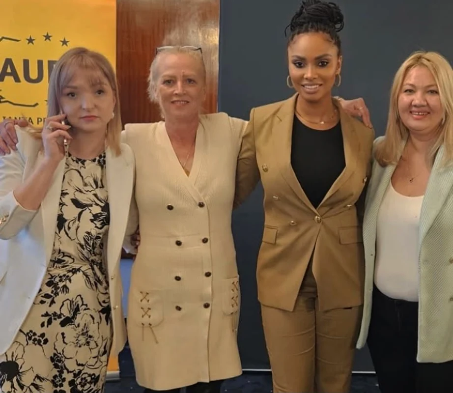 Laurette Attindehou a participat pe 8 martie la o întâlnire cu femeile din AUR foto: Instagram 