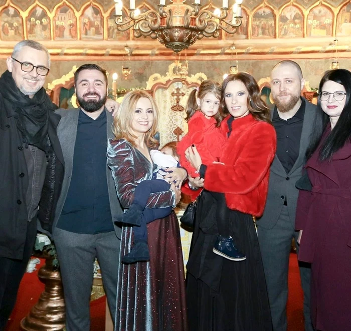 
    Simona Gherghe și Răzvan Săndulescu și-au botezat băiețelulfoto: arhiva personală  