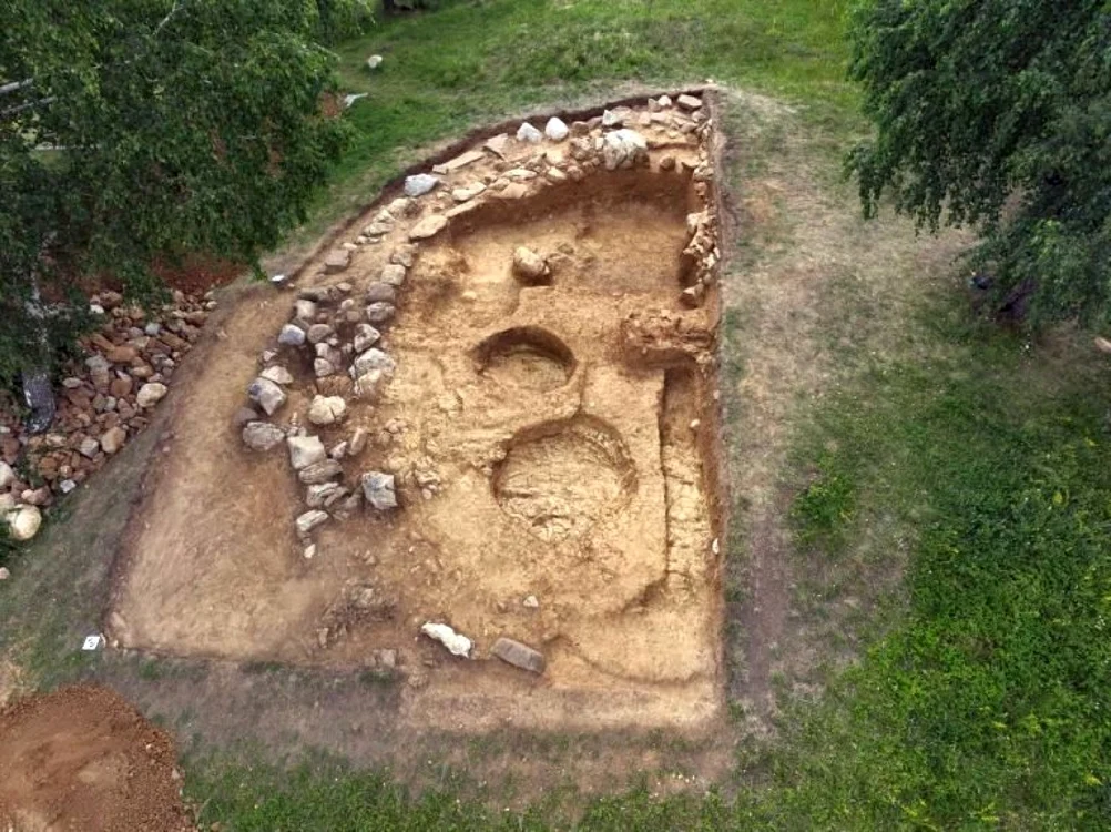 Movila funerară se află în apropierea Transalpinei de Apuseni. Foto: Muzeul Unirii