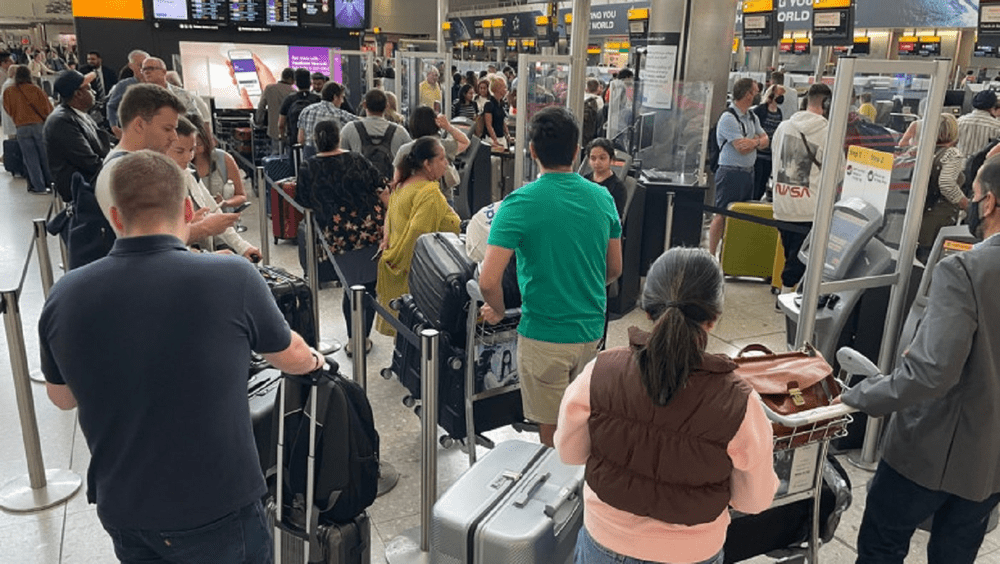 Bărbat arestat în Marea Britanie, după ce s-au găsit urme de uraniu pe aeroportul Heathrow