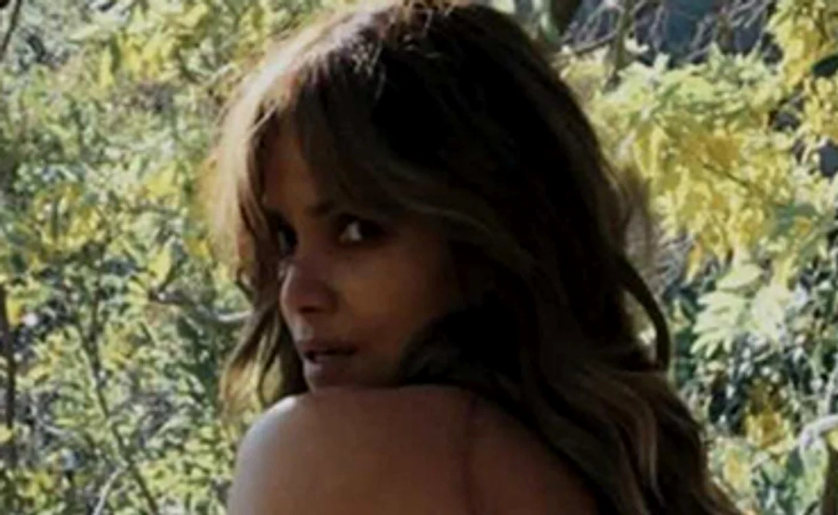 
    Halle Berry (54 de ani)  