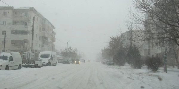 Condiţiile meteorologice închid circulaţia rutieră