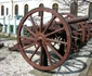 Tunul catafalc în martie 2006, cu roți reparate și revopsite (© Colecția Muzeului Militar Național „Regele Ferdinand I”)